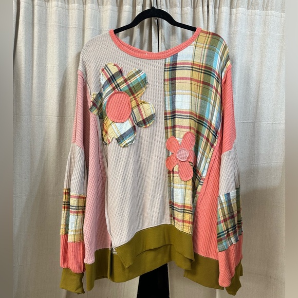 easel Tops - NWT Easel LA Plaid Patchwork Flower Thermal Top